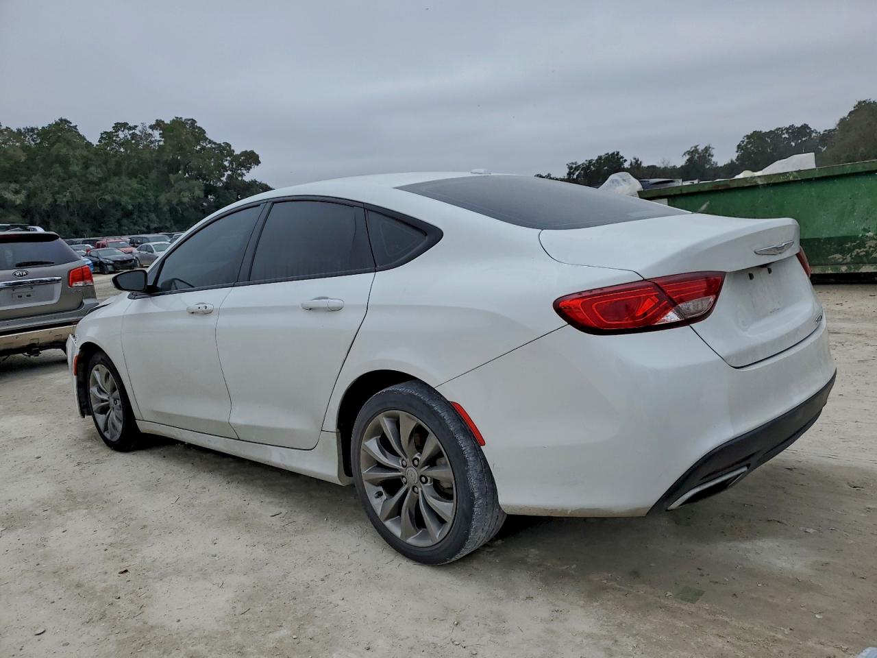 2015 CHRYSLER 200 S photo 2