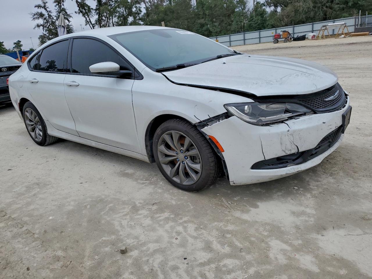 2015 CHRYSLER 200 S photo 4