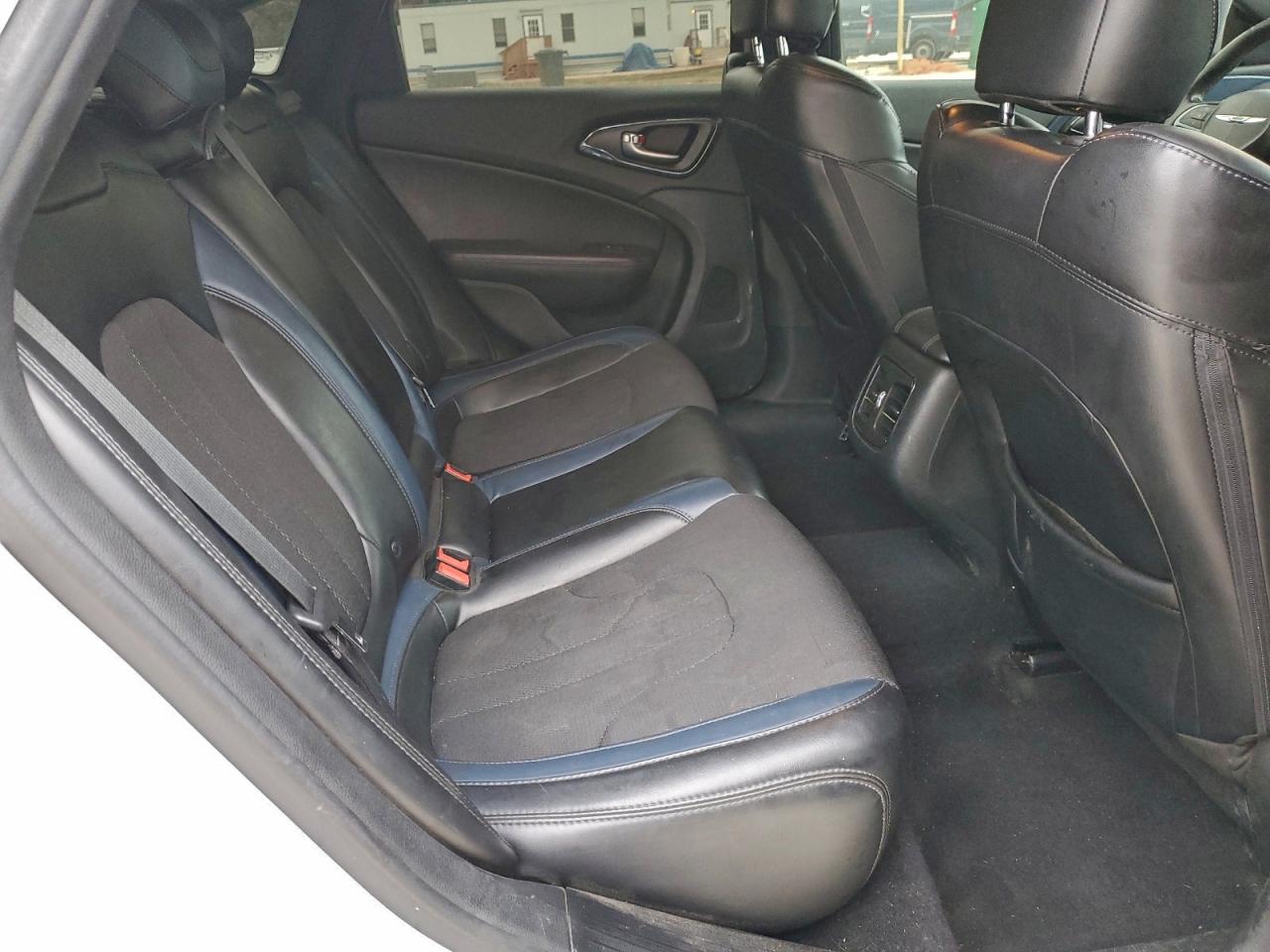 2015 CHRYSLER 200 S photo 10