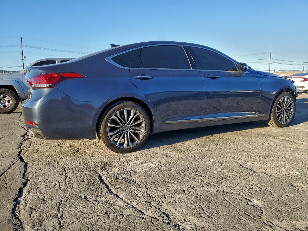 2015 HYUNDAI GENESIS 3.8L photo 3