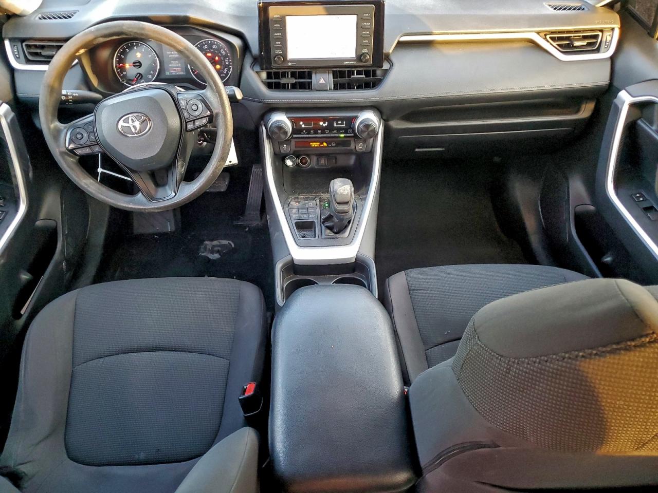 2021 TOYOTA RAV4 LE photo 8