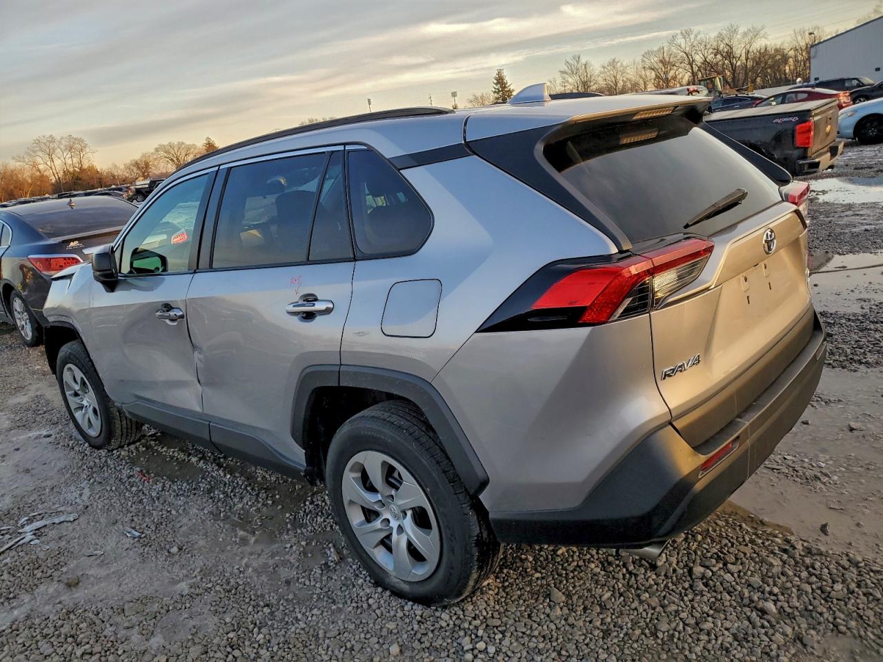 2021 TOYOTA RAV4 LE photo 2
