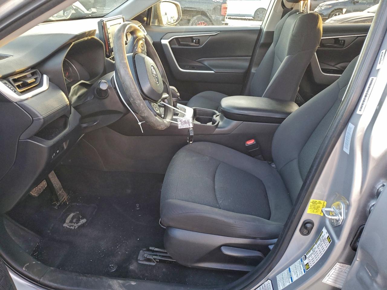 2021 TOYOTA RAV4 LE photo 7