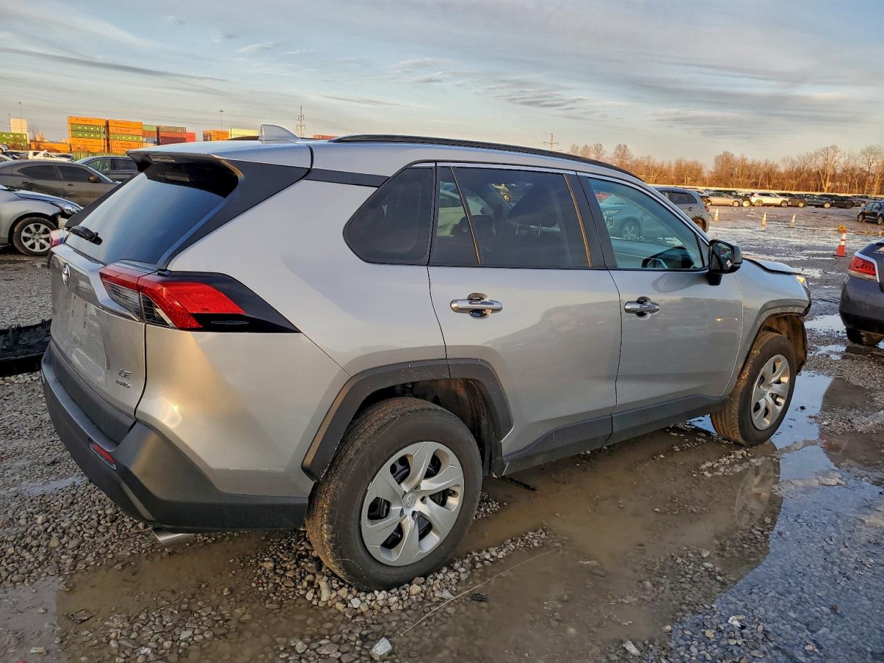 2021 TOYOTA RAV4 LE photo 3