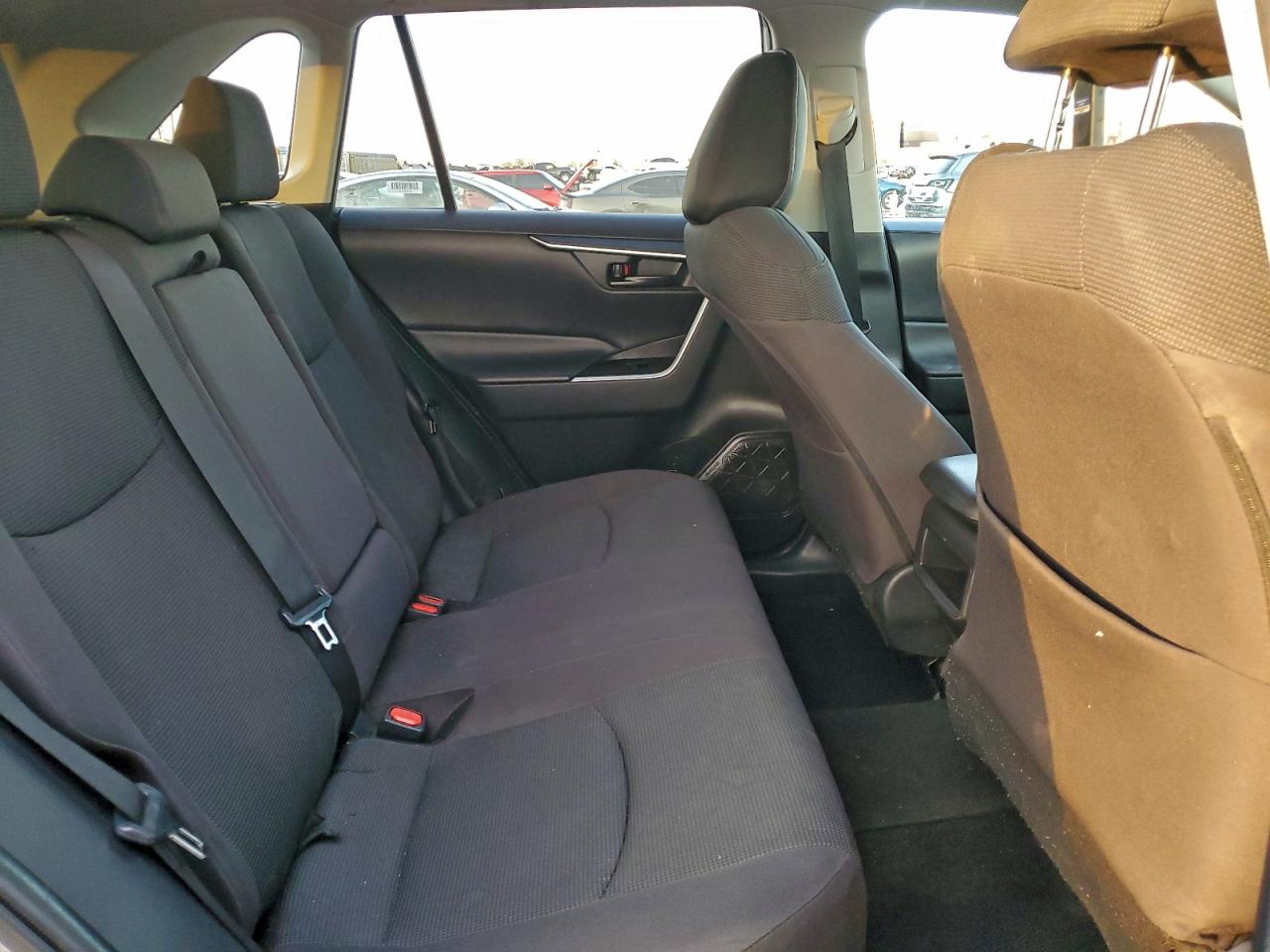 2021 TOYOTA RAV4 LE photo 11