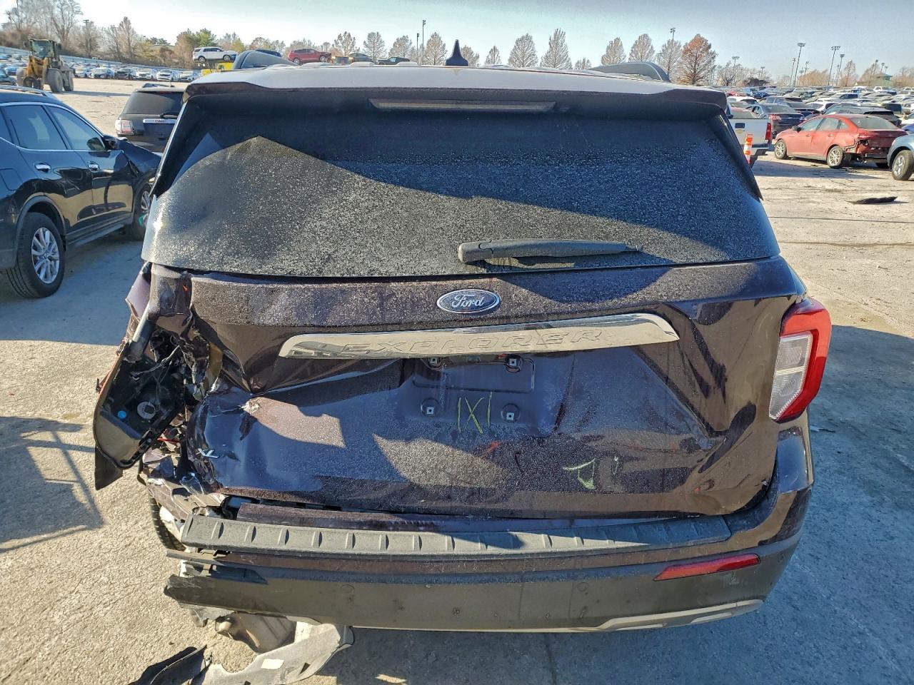 2023 FORD EXPLORER XLT photo 6