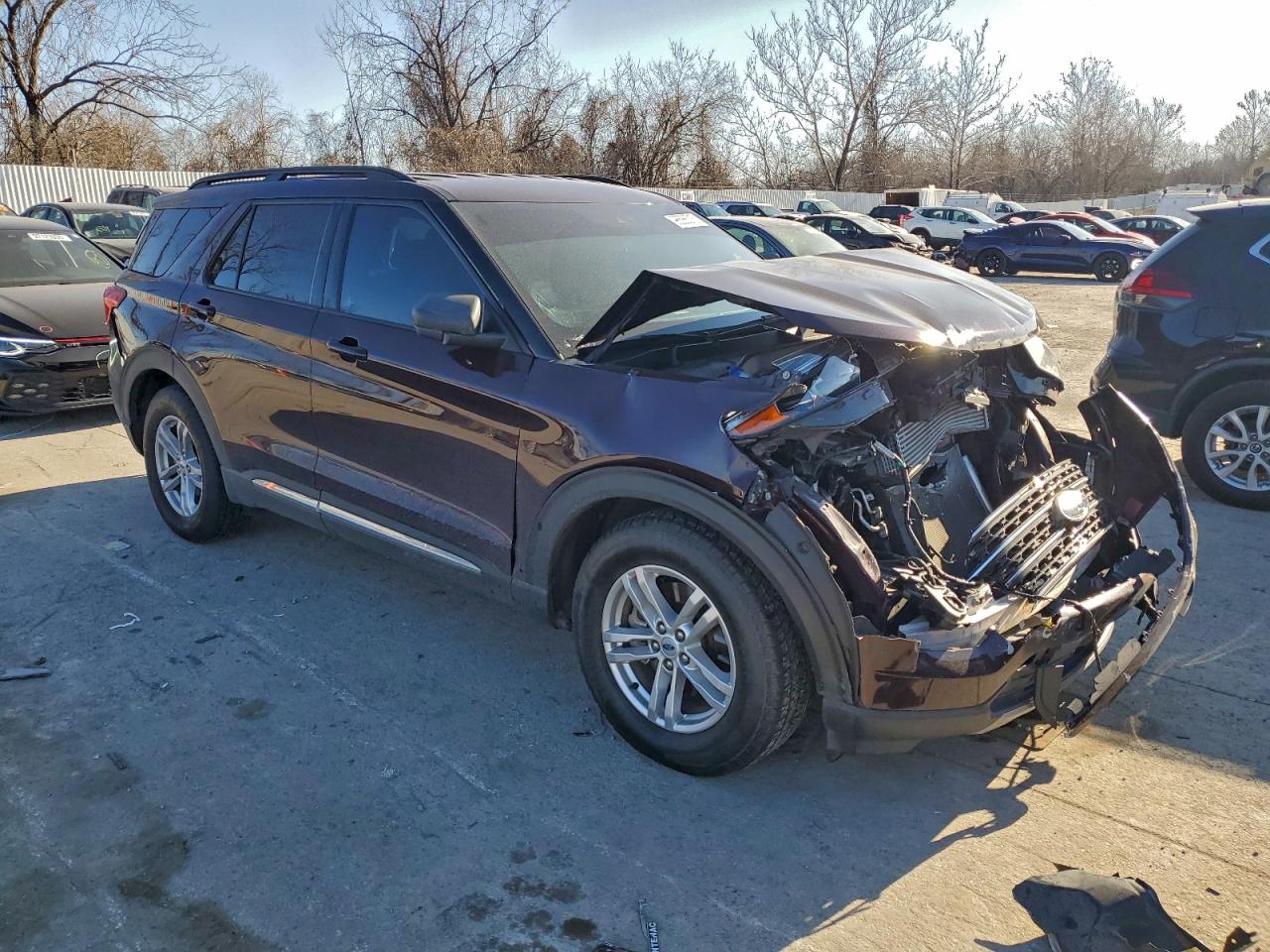 2023 FORD EXPLORER XLT photo 4