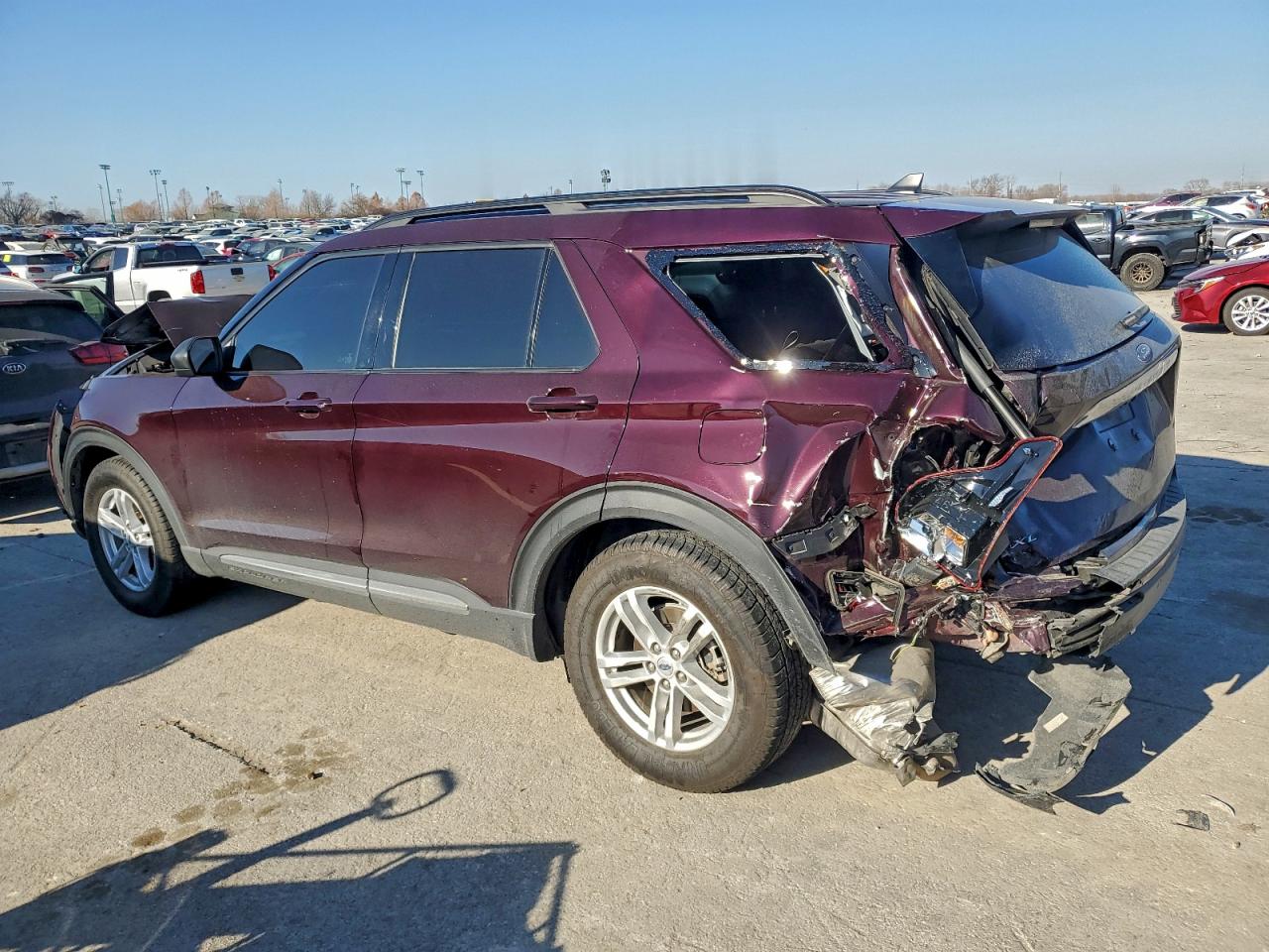 2023 FORD EXPLORER XLT photo 2