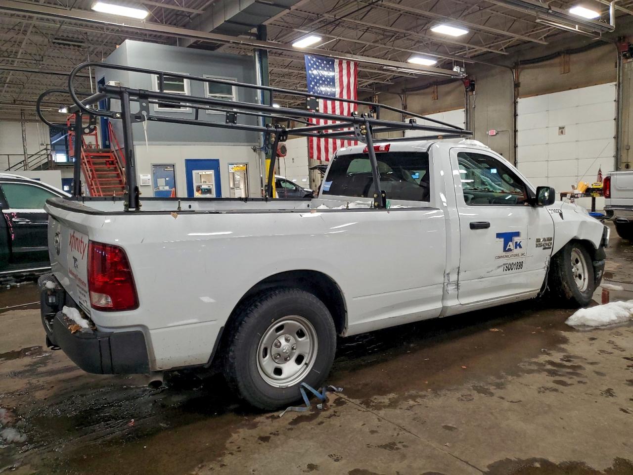 2022 RAM 1500 CLASSIC TRADESMAN photo 3