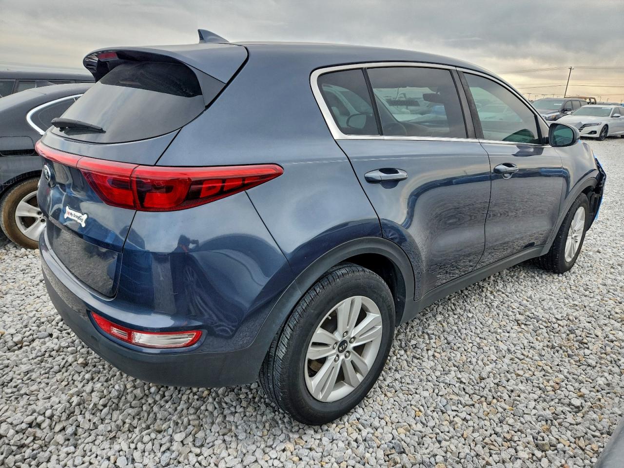 2017 KIA SPORTAGE LX photo 3