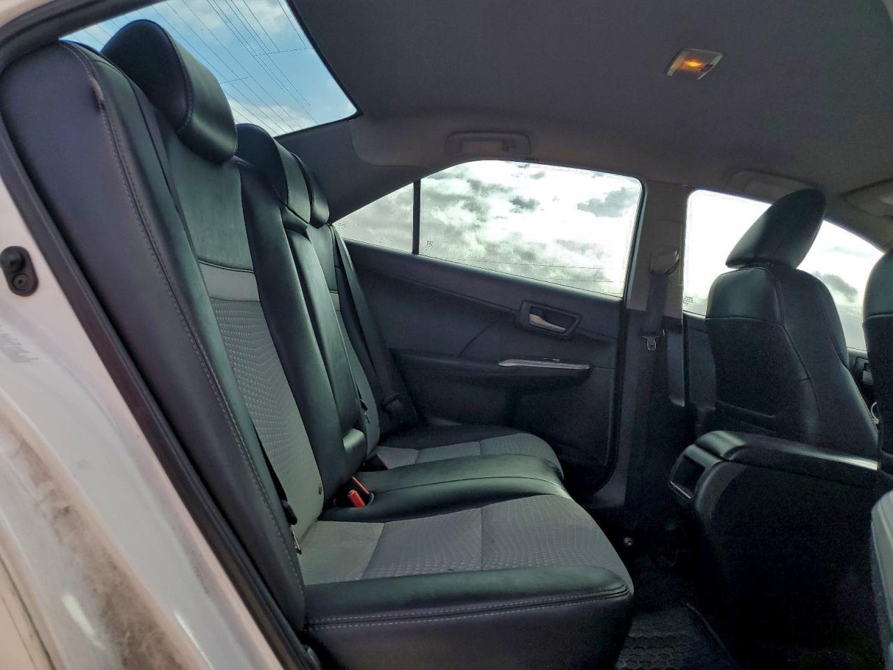 2014 TOYOTA CAMRY L photo 28