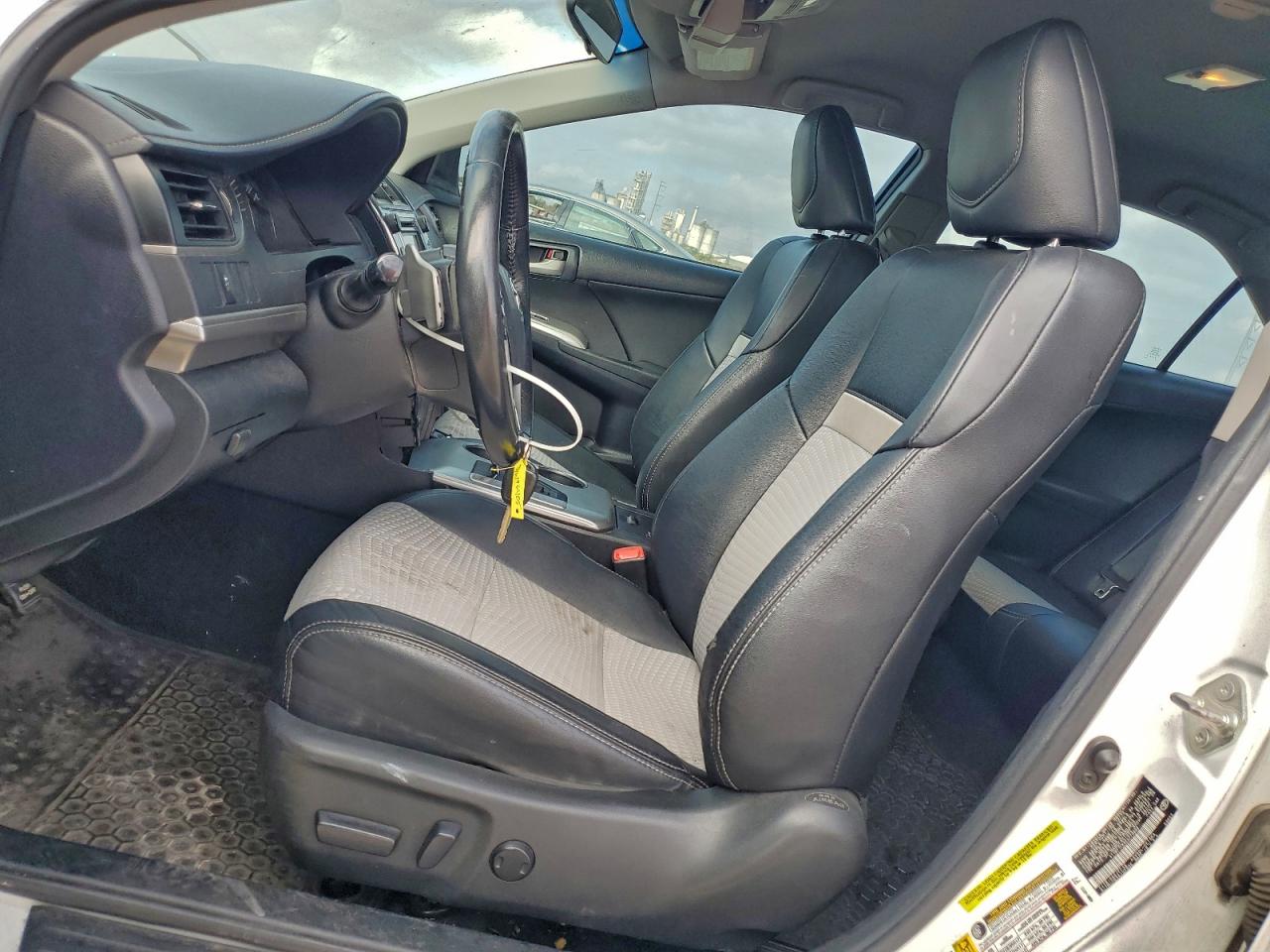 2014 TOYOTA CAMRY L photo 19