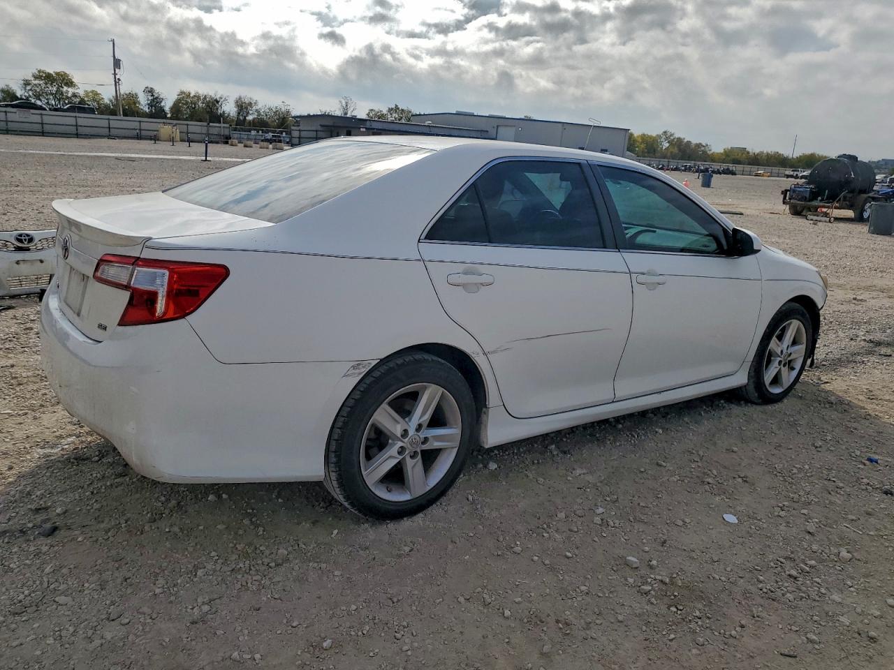 2014 TOYOTA CAMRY L photo 7