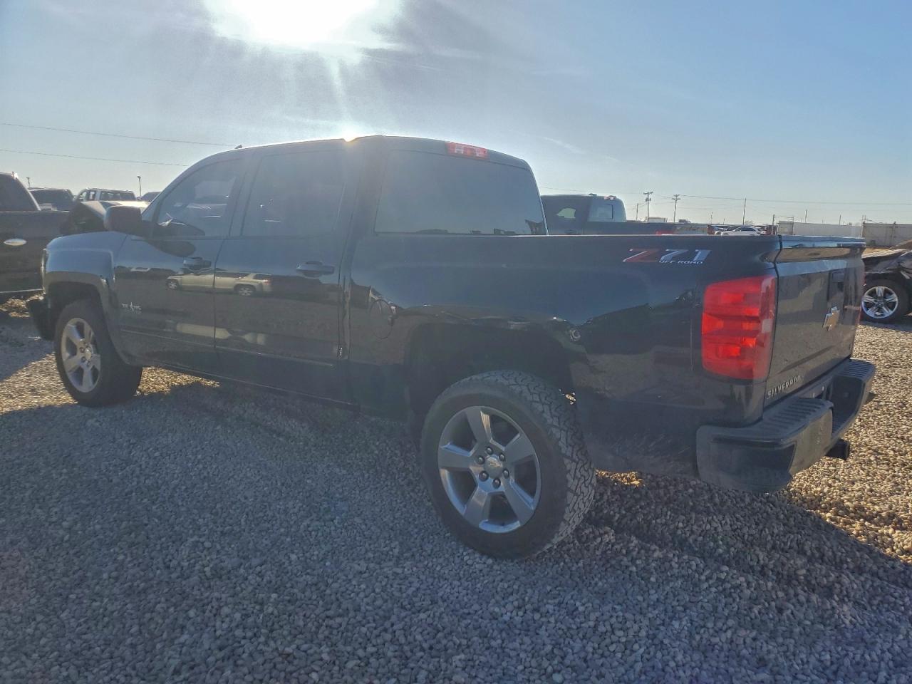 2018 CHEVROLET SILVERADO K1500 LT photo 2