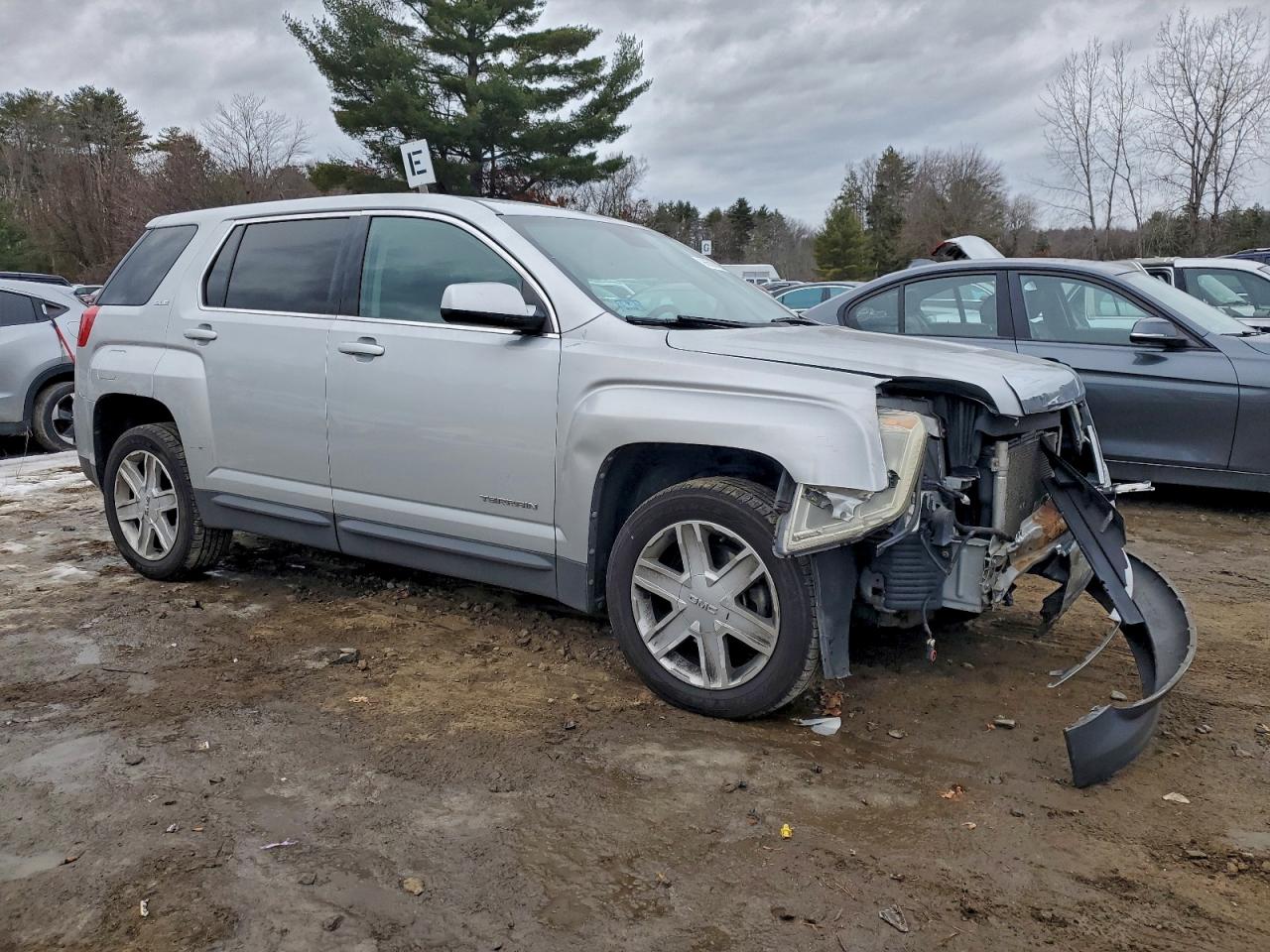 2012 GMC TERRAIN SLE photo 4