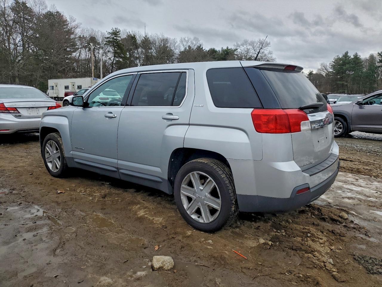 2012 GMC TERRAIN SLE photo 2