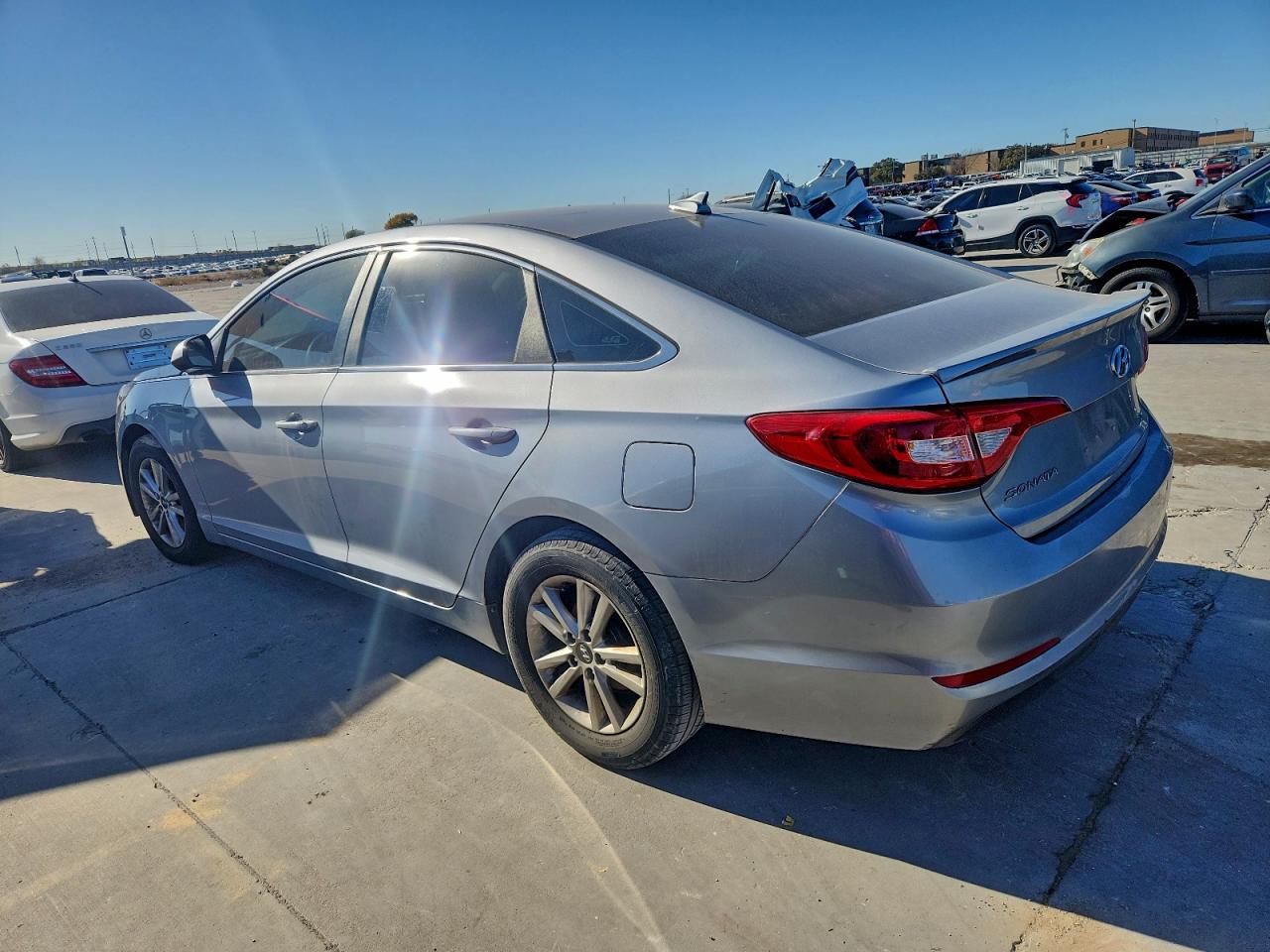 2017 HYUNDAI SONATA SE photo 2