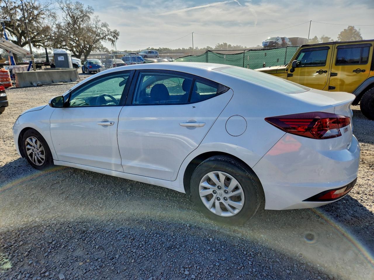 2019 HYUNDAI ELANTRA SE photo 2