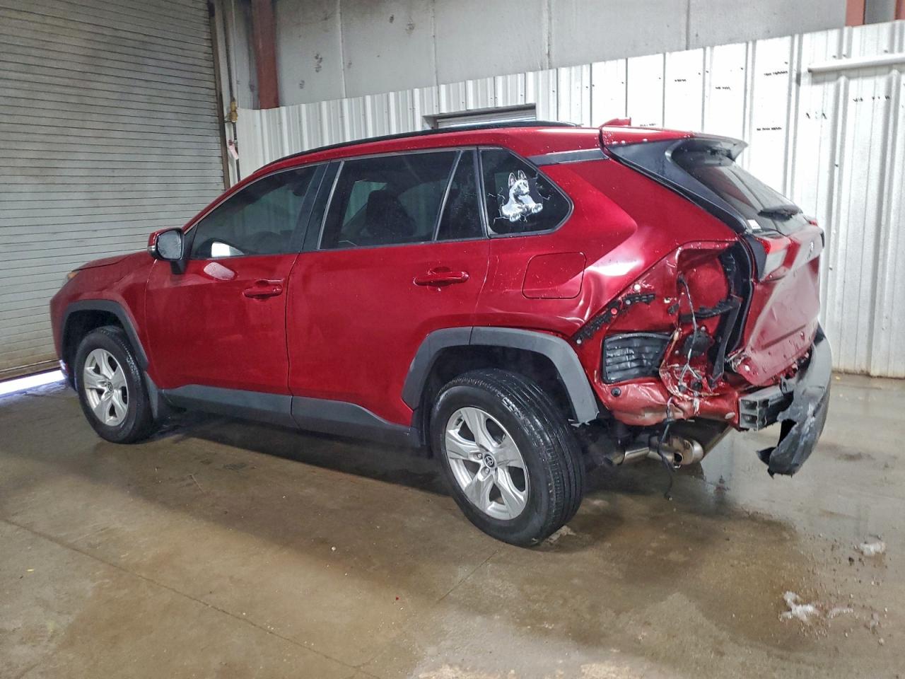 2021 TOYOTA RAV4 XLE photo 2