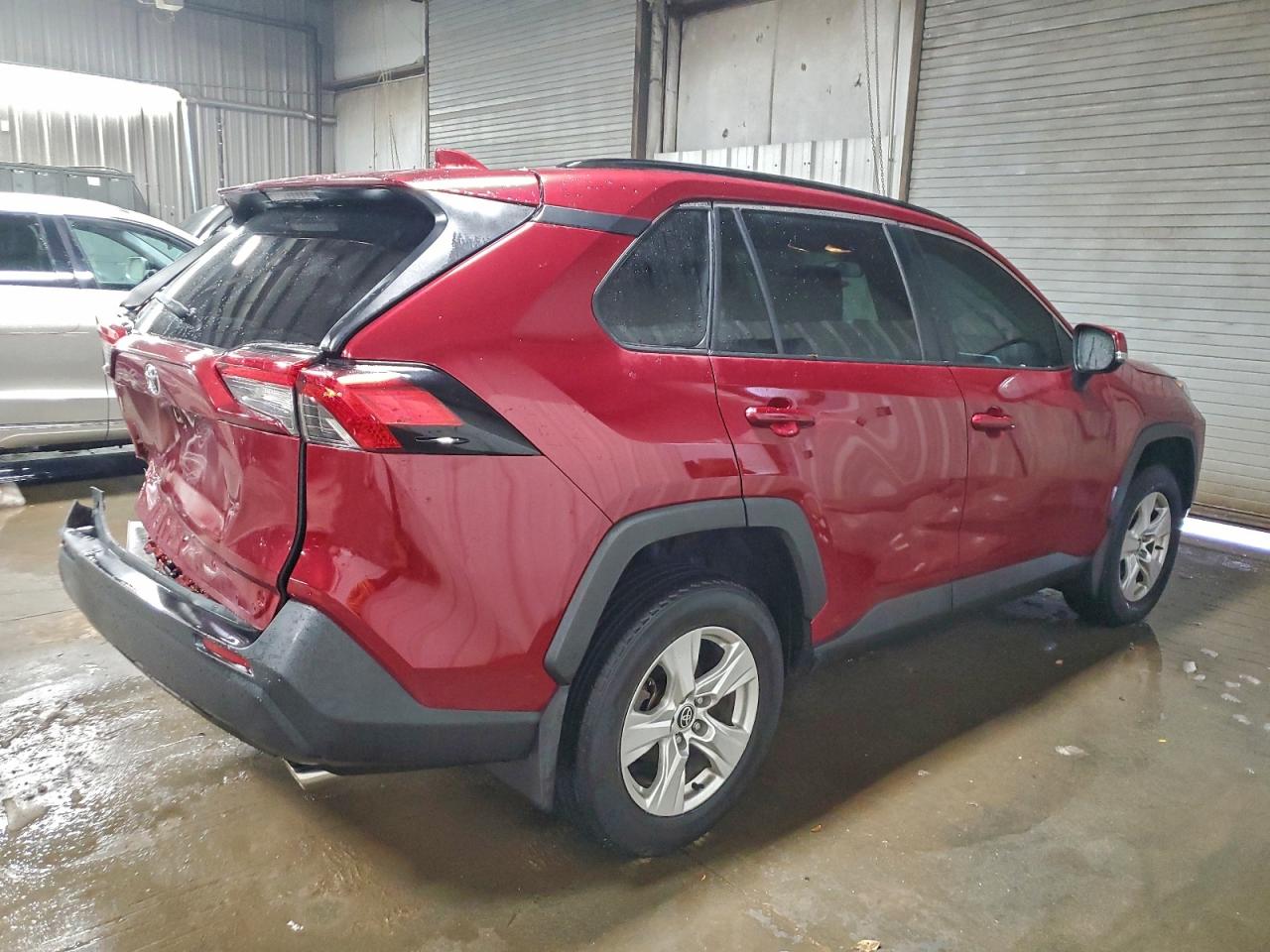 2021 TOYOTA RAV4 XLE photo 3