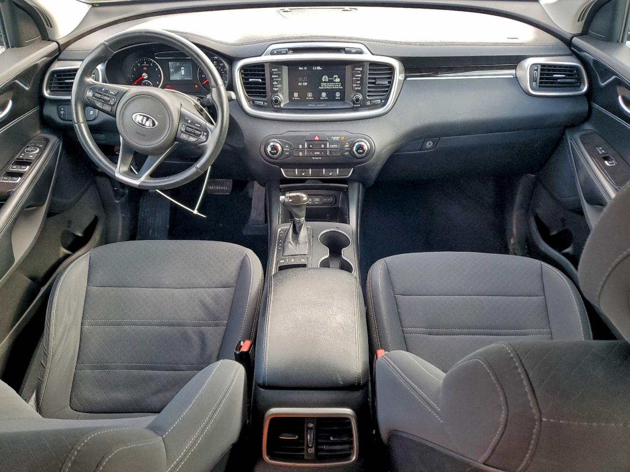 2017 KIA SORENTO LX photo 8