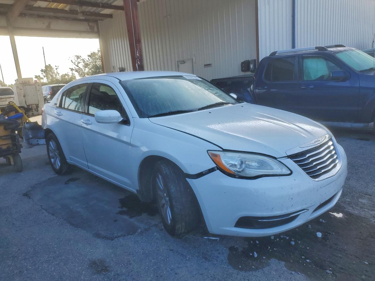 2013 CHRYSLER 200 TOURING photo 4