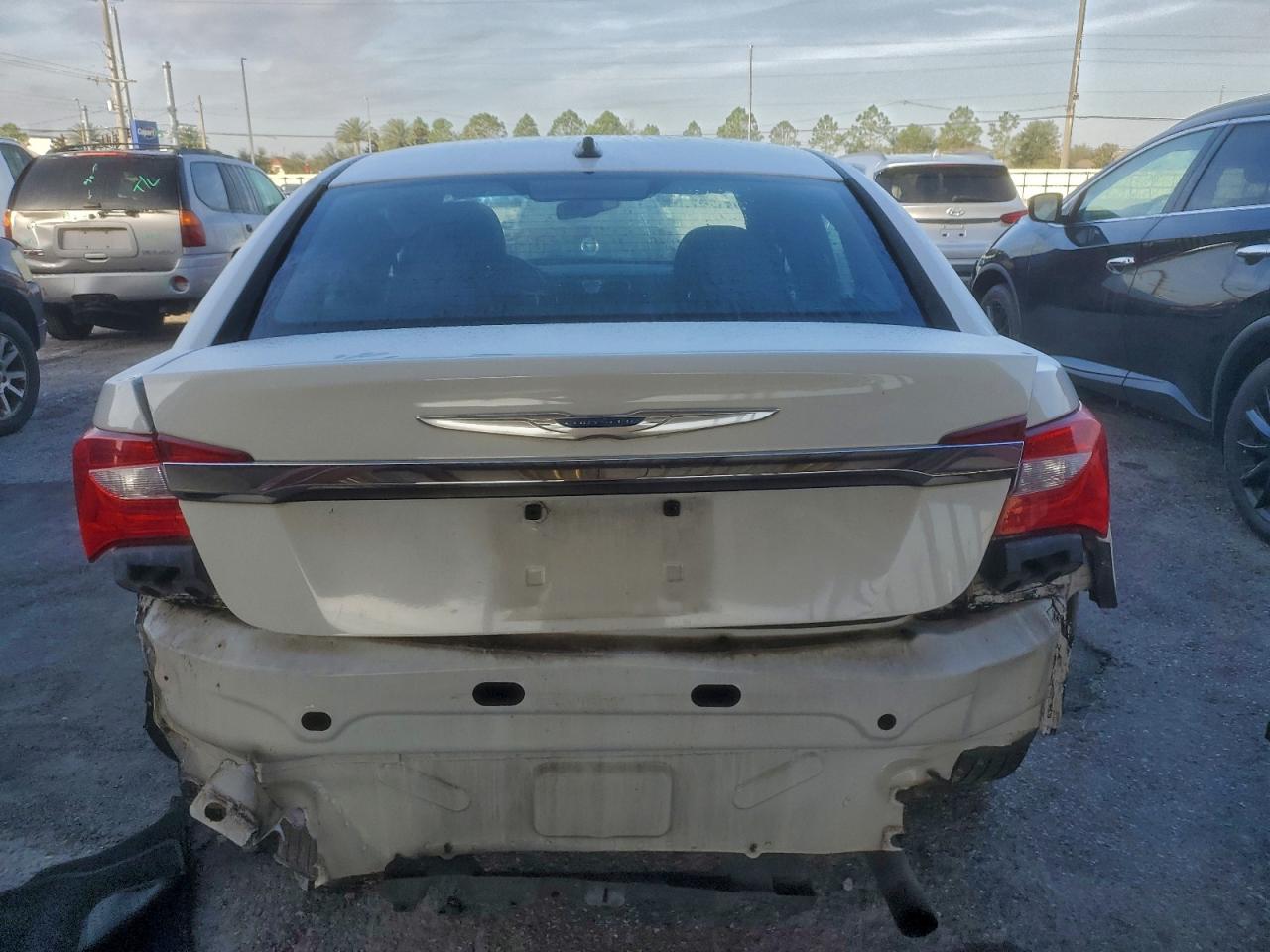 2013 CHRYSLER 200 TOURING photo 6