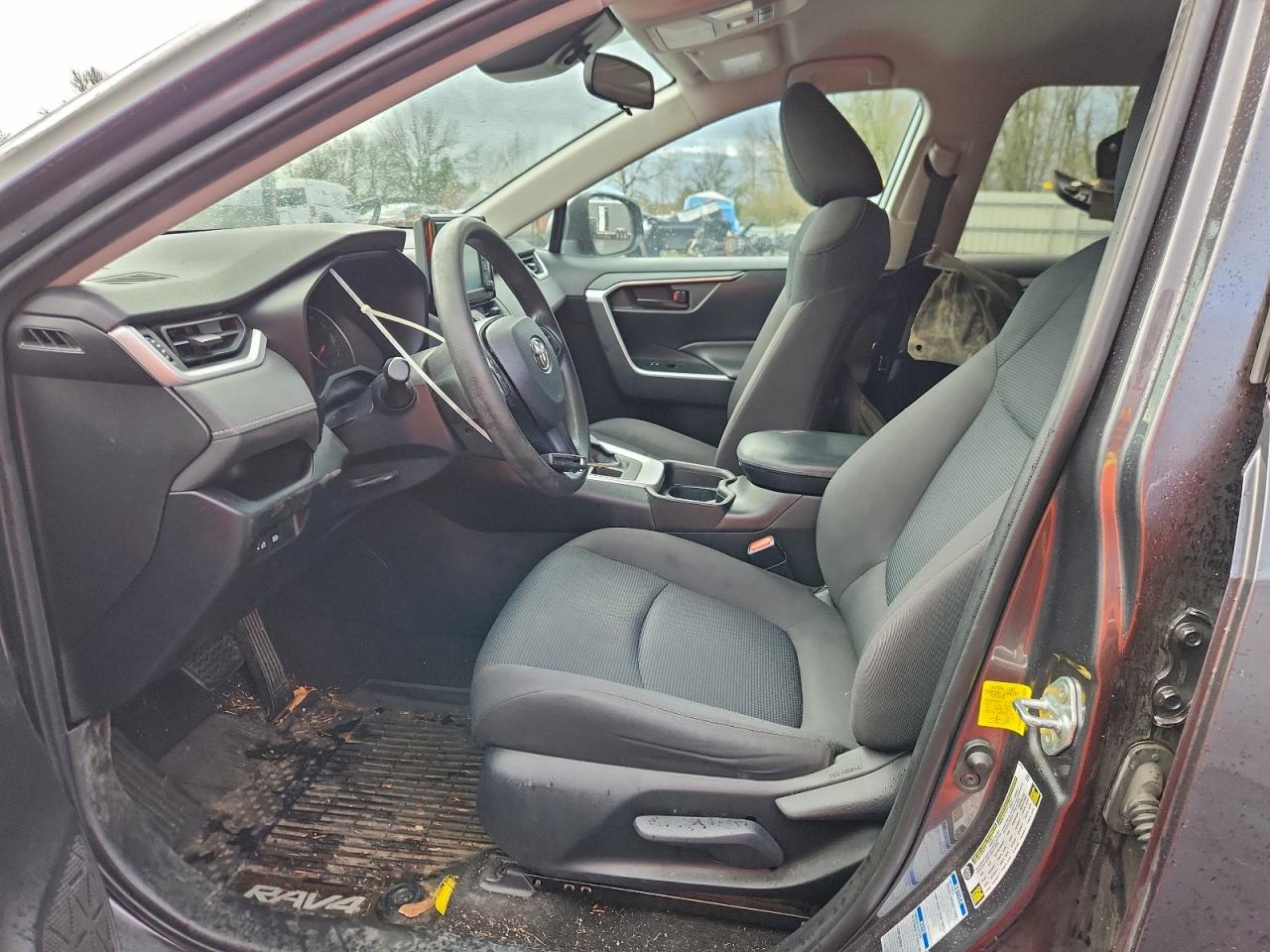 2019 TOYOTA RAV4 LE photo 7