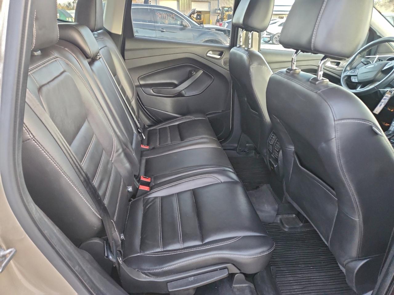 2017 FORD ESCAPE SE photo 11
