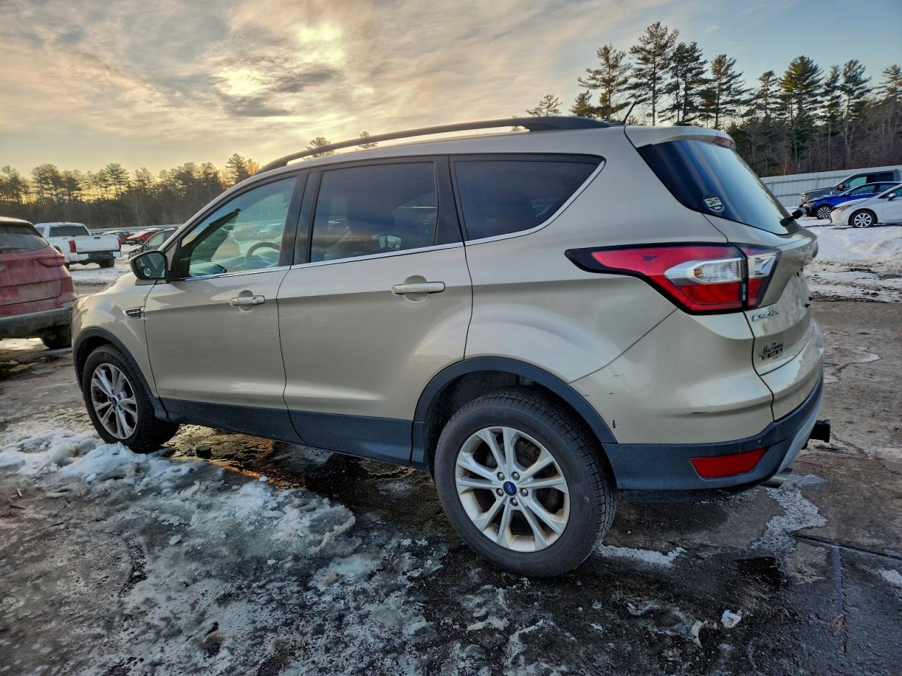 2017 FORD ESCAPE SE photo 2