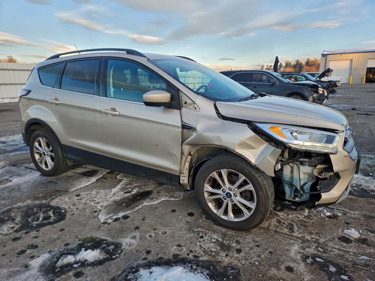2017 FORD ESCAPE SE photo 4