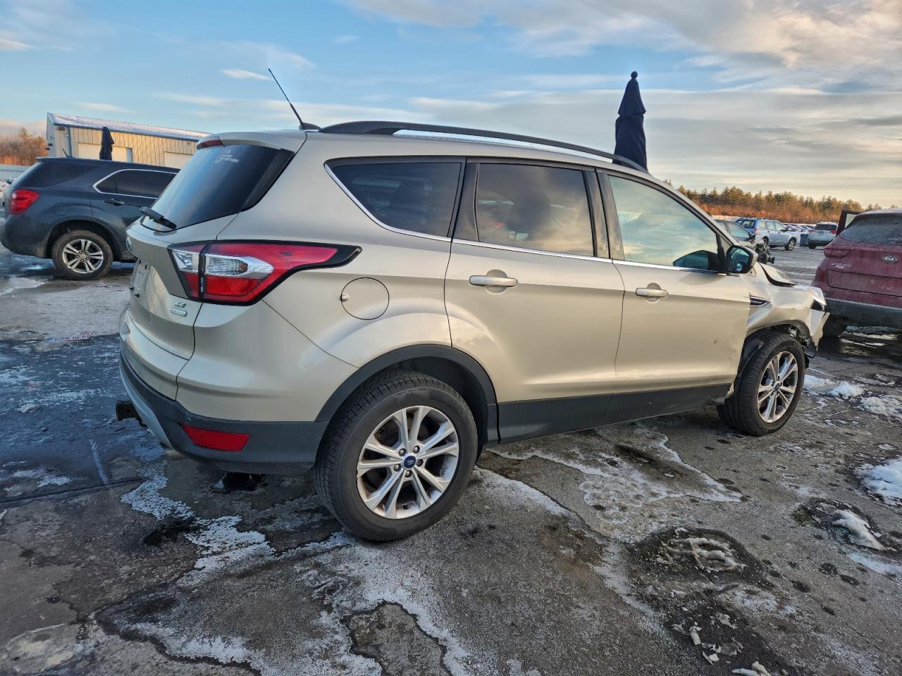 2017 FORD ESCAPE SE photo 3