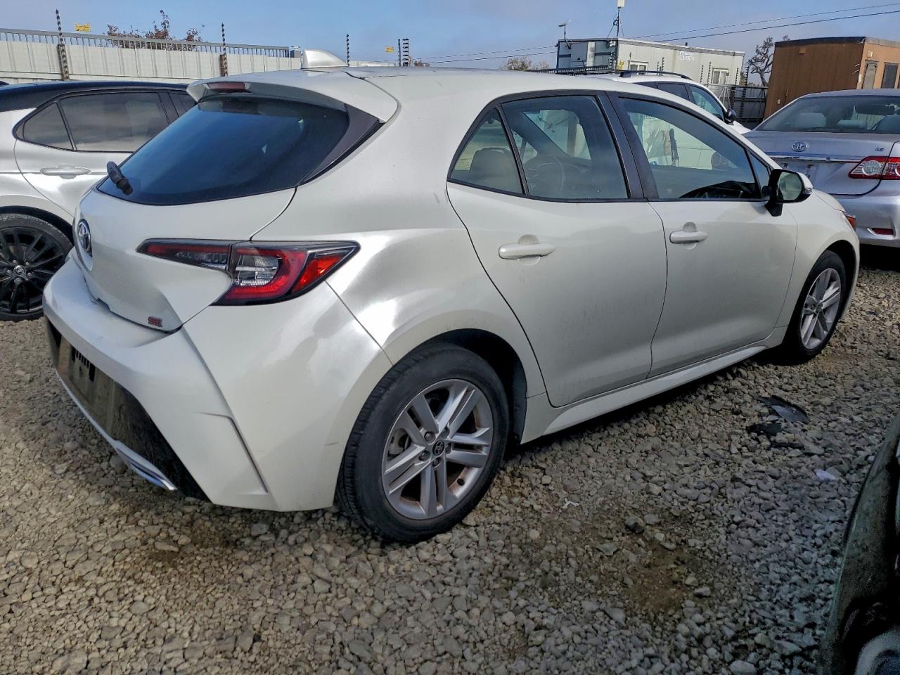 2019 TOYOTA COROLLA SE photo 3