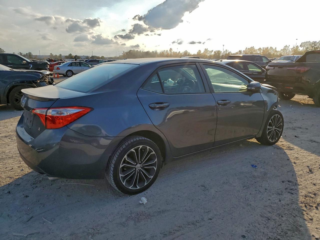 2016 TOYOTA COROLLA L photo 3