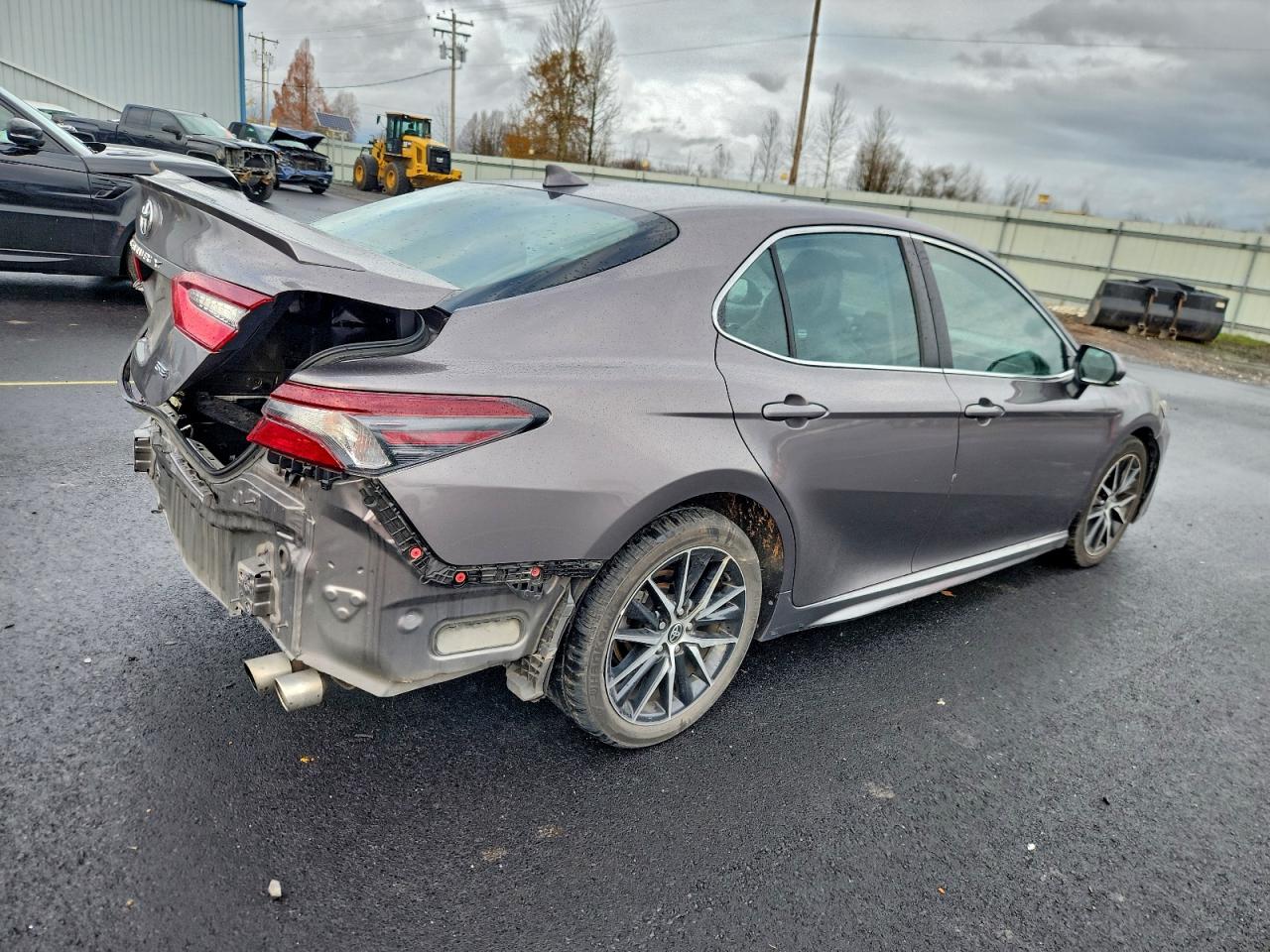 2022 TOYOTA CAMRY SE photo 3