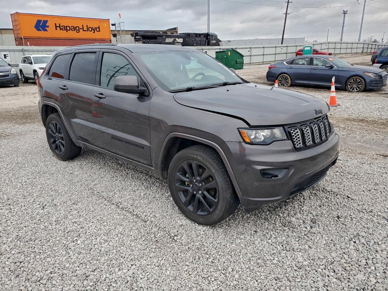 2018 JEEP GRAND CHEROKEE LAREDO photo 4