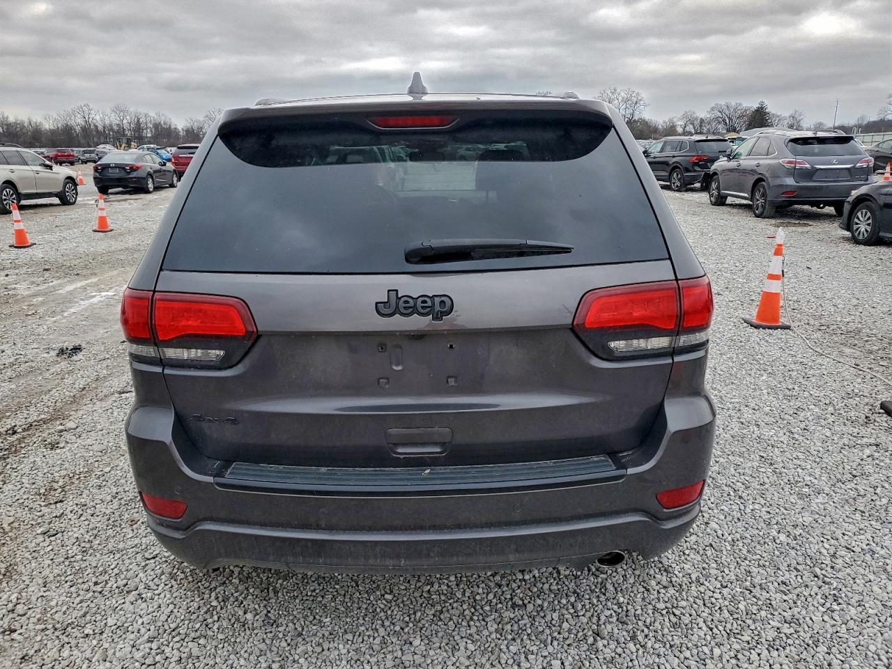 2018 JEEP GRAND CHEROKEE LAREDO photo 6