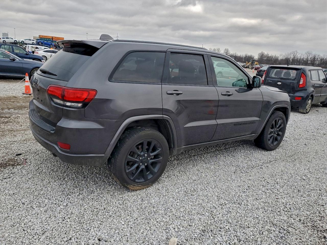 2018 JEEP GRAND CHEROKEE LAREDO photo 3