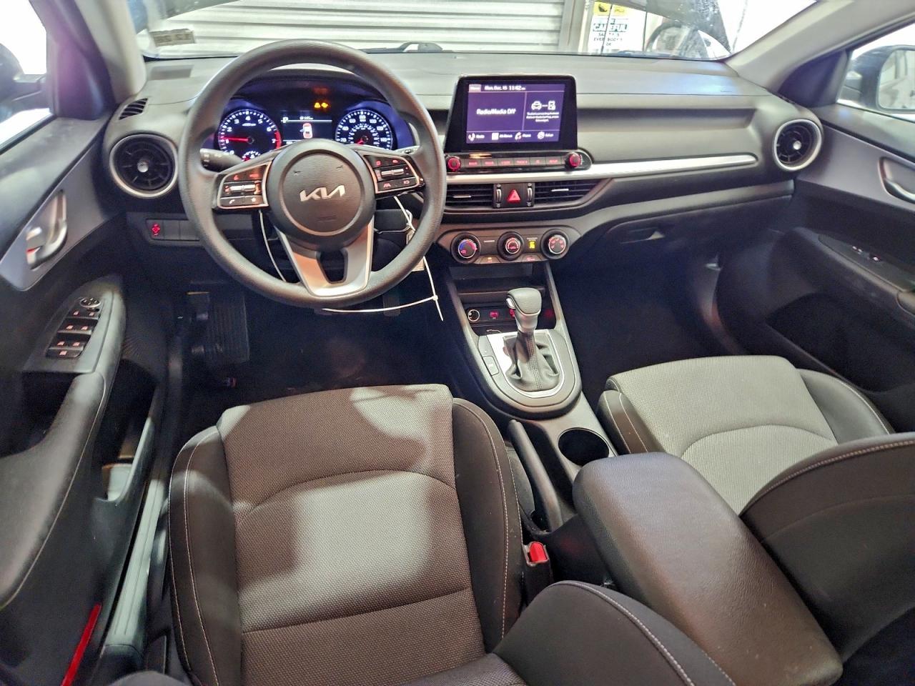 2024 KIA FORTE LX photo 8