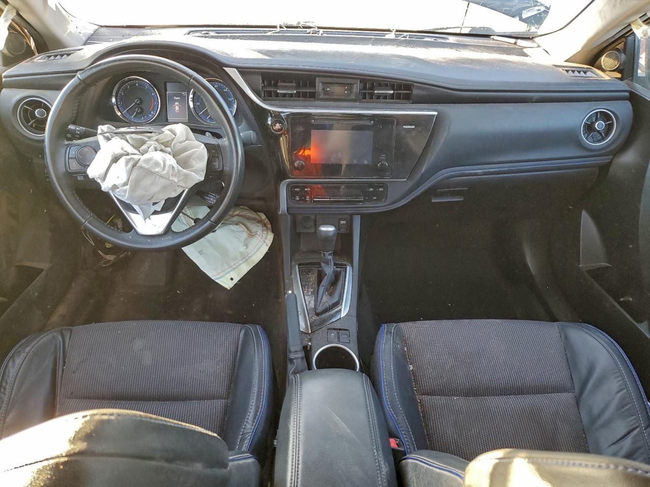 2017 TOYOTA COROLLA L photo 8