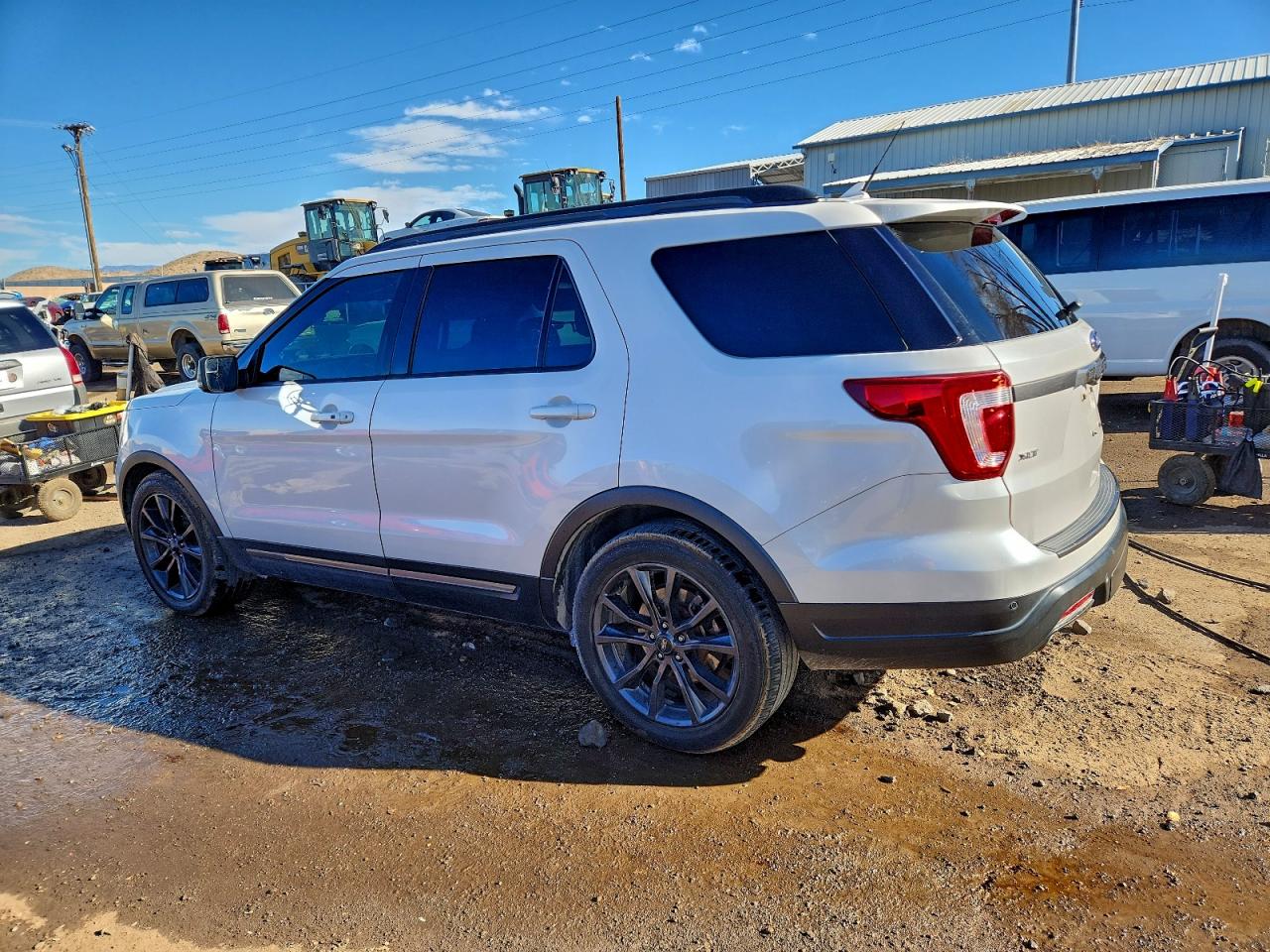 2018 FORD EXPLORER XLT photo 2