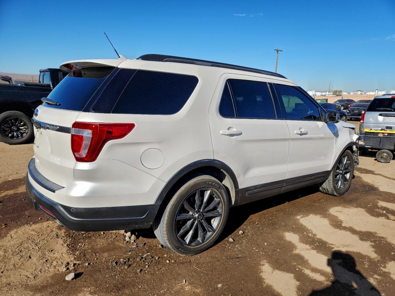 2018 FORD EXPLORER XLT photo 3