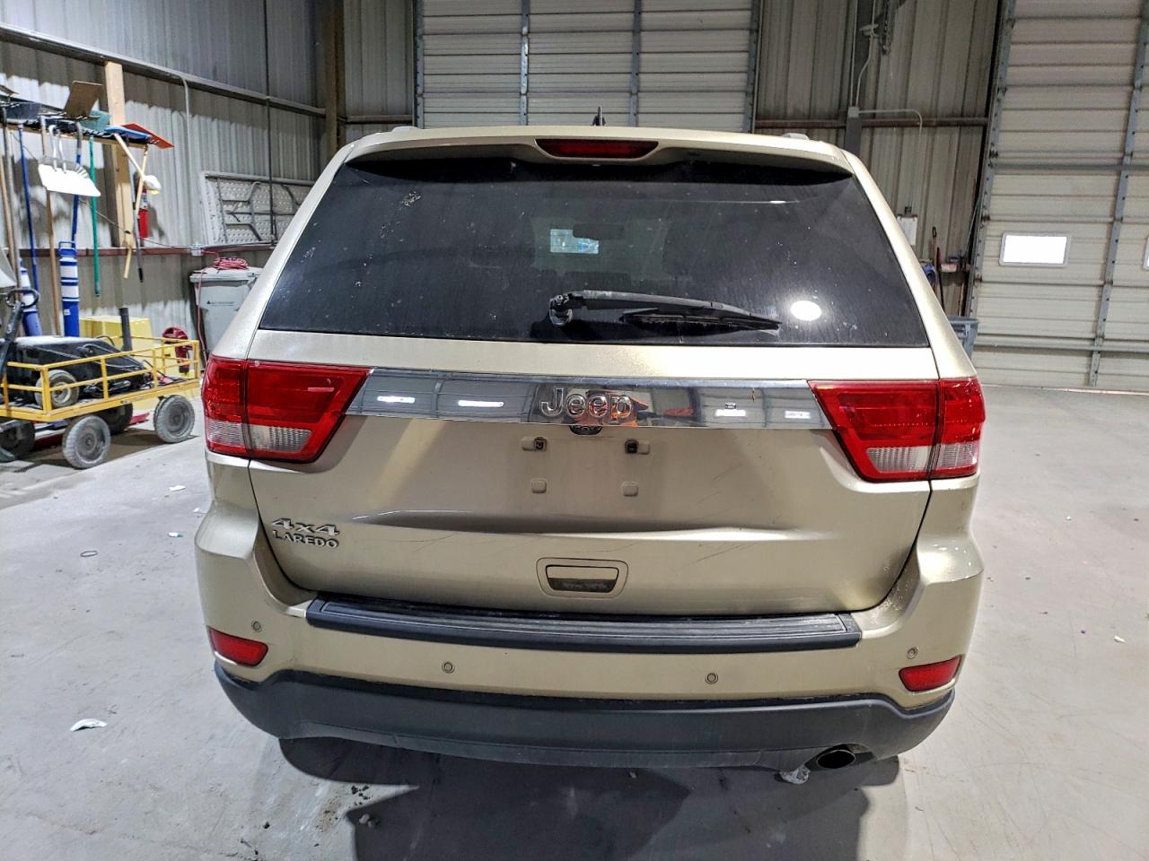 2011 JEEP GRAND CHEROKEE LAREDO photo 6