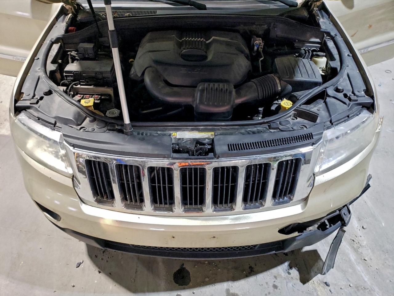 2011 JEEP GRAND CHEROKEE LAREDO photo 12