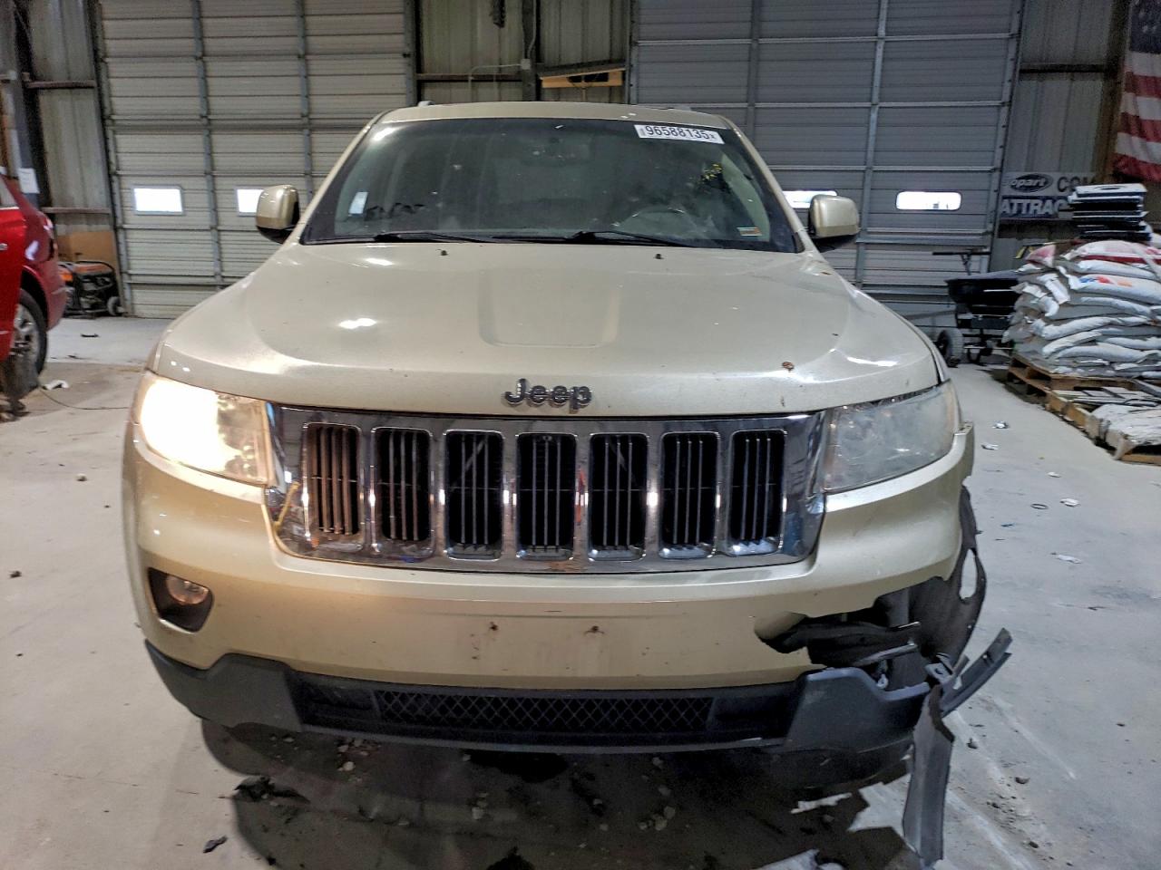 2011 JEEP GRAND CHEROKEE LAREDO photo 5