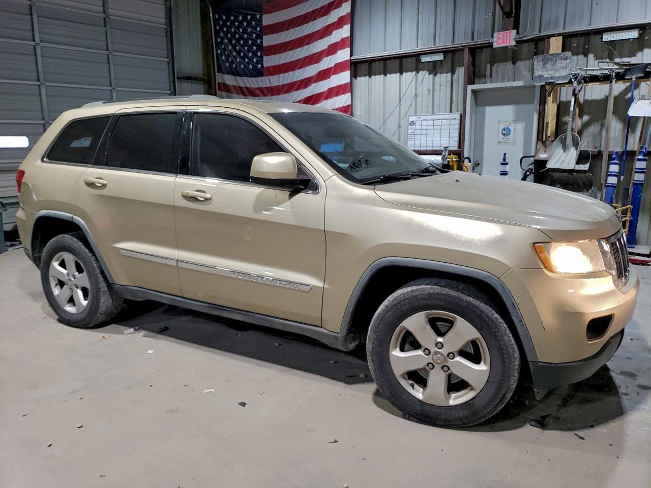 2011 JEEP GRAND CHEROKEE LAREDO photo 4