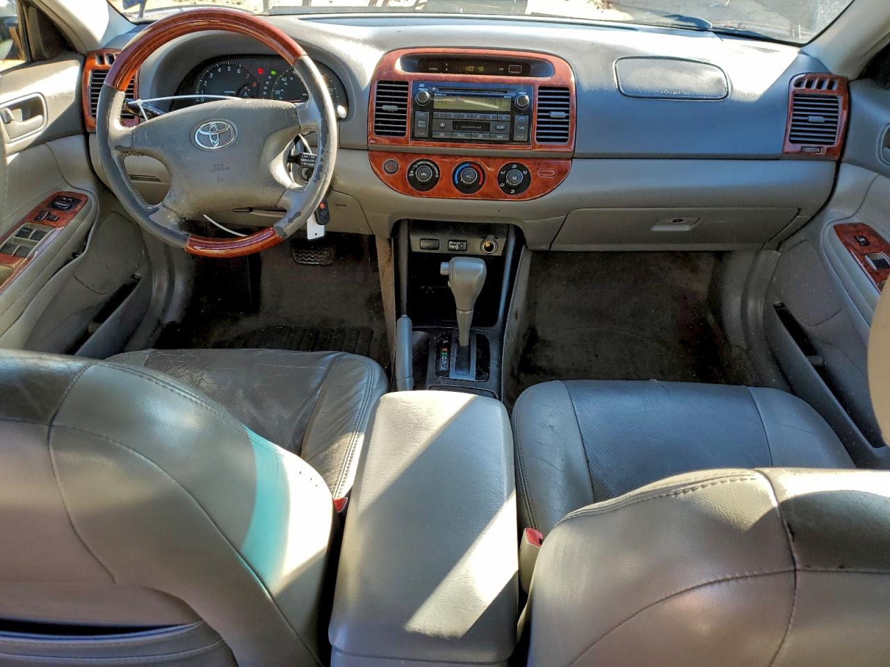 2004 TOYOTA CAMRY LE photo 8