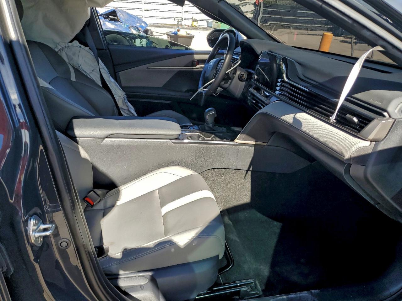 2025 TOYOTA CAMRY XSE photo 7
