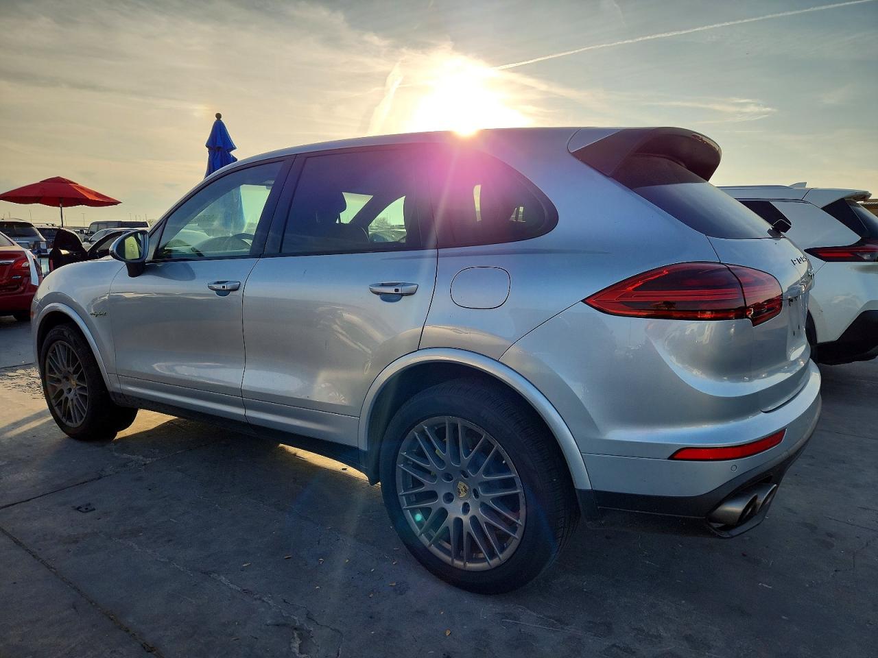 2017 PORSCHE CAYENNE SE HYBRID PLATINUM photo 2