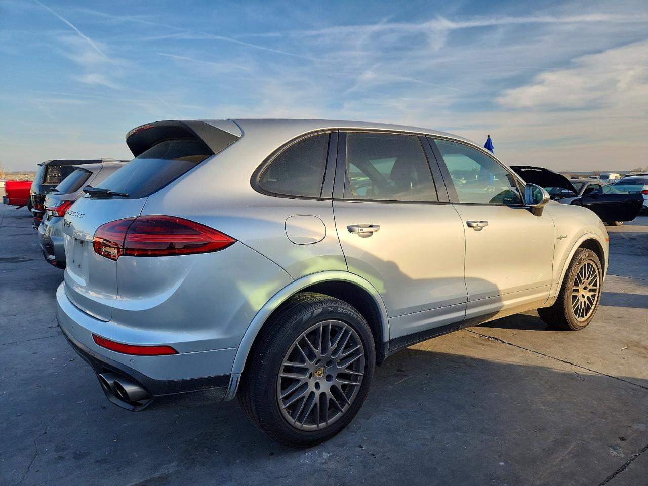 2017 PORSCHE CAYENNE SE HYBRID PLATINUM photo 3